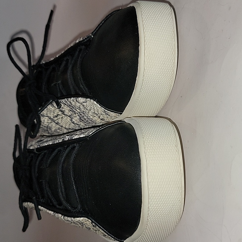 COLE HAAN WOMEN'S GRANSPRO SPECTATOR SNEAKERS - Picture 8 of 15